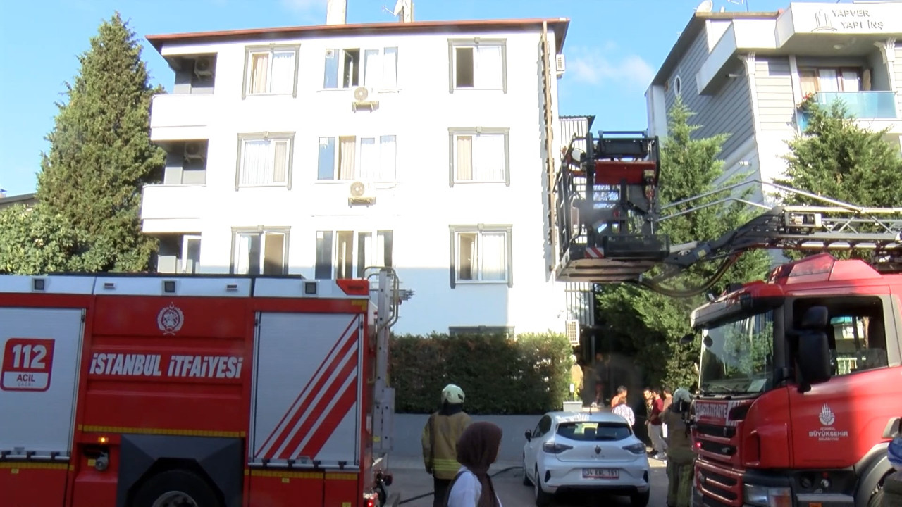 İstanbul&#039;da otelde yangın paniği: Bina tahliye edildi