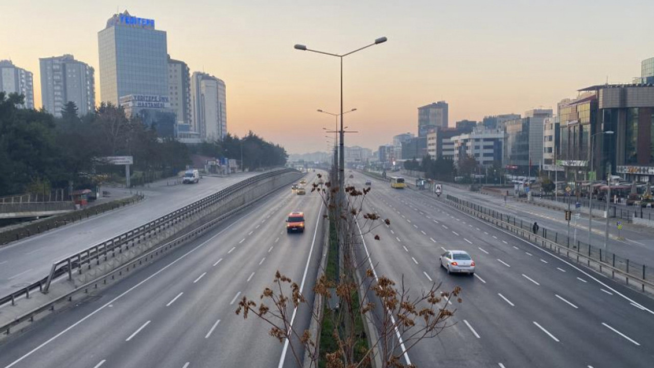 İstanbul&#039;da bu yollar trafiğe kapatılacak