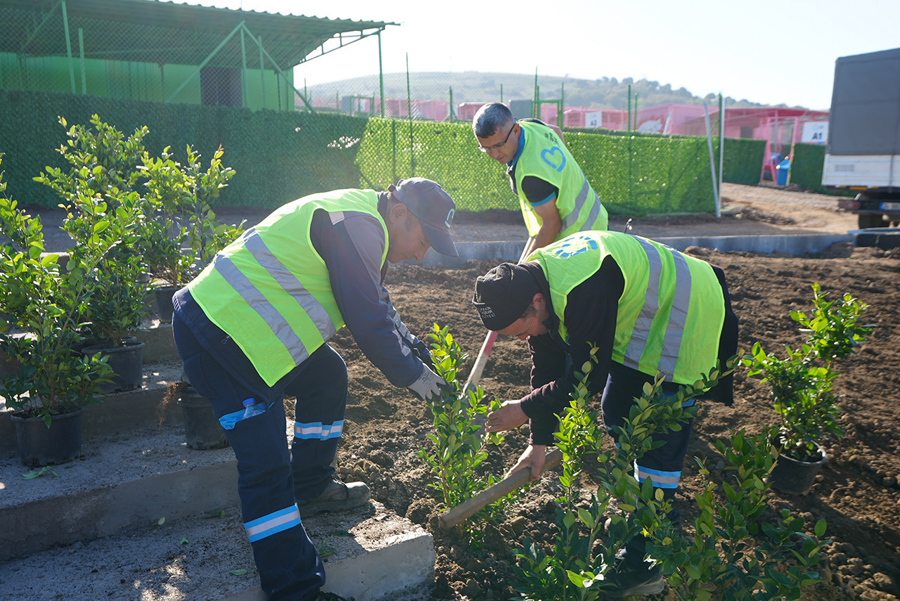 Balıkesir Büyükşehir Belediye Başkanı Ahmet Akın, Karesi ilçesindeki Yeniköy Mahallesi’nde hayata geçirdiği Can Dost Doğal Yaşam Alanı ile Türkiye’ye örnek olacak öncü bir projeyi hizmete sunuyor. Türkiye’de ilk kez özel gereksinimli patili dostlar için hazırlanan sosyalleşme ve oyun alanlarına da sahip olan tesis can dostlara sıcak bir yuva sağlayacak.