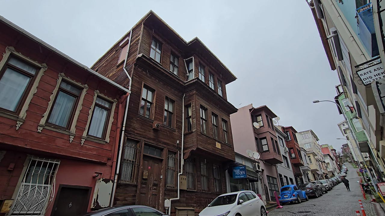 Orhan Veli Kanık'ın Beykoz'daki tarihi evi satışta! 80 milyon TL isteniyor