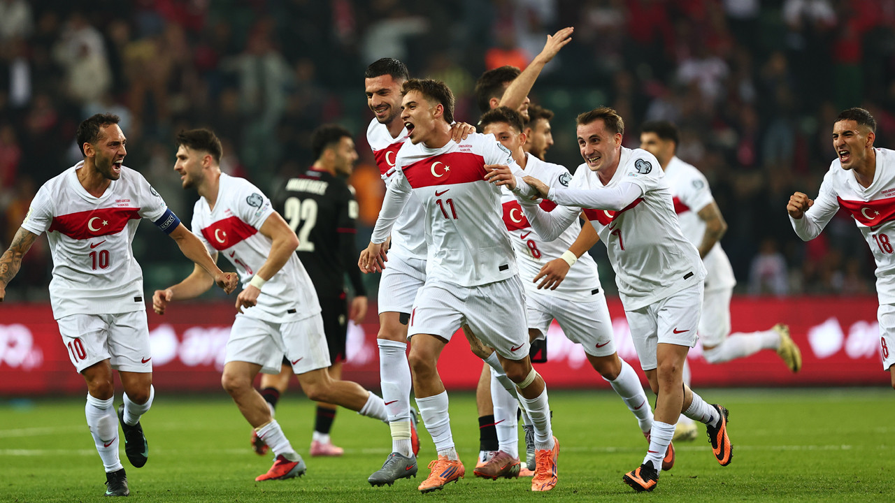 A Milli Futbol Takımı oyuncuları antrenman sırasında