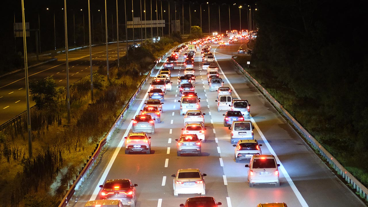 Tatilciler dönüş yoluna geçti; trafik durma noktasına geldi!