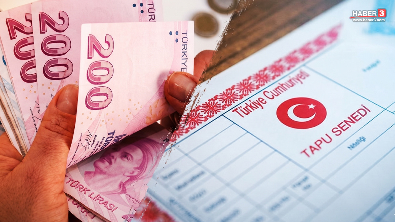 Miras kalan bir evin anahtarlarını tutan el