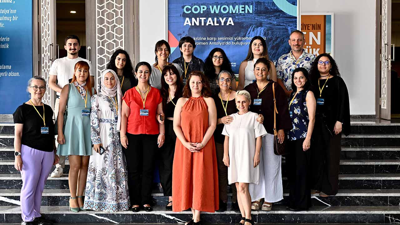 Antalya'da iklim değişikliğiyle mücadele konulu bir toplantıdan genel plan.