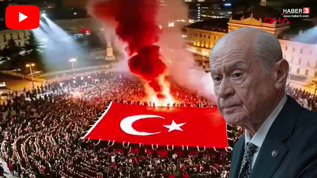 Milli Takım oyuncularının sahada mücadele ettiği anı gösteren bir görsel.