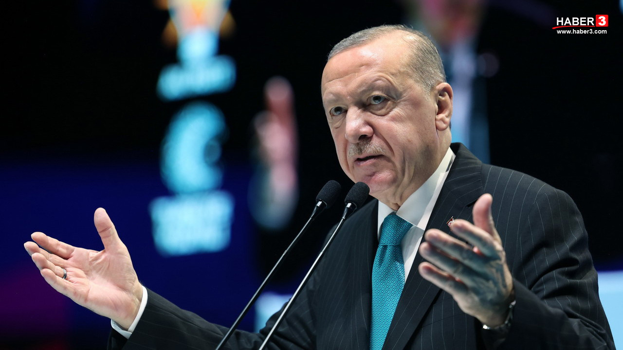 Cumhurbaşkanı Recep Tayyip Erdoğan parti yöneticileriyle toplantı yapıyor.
