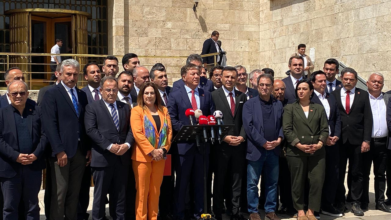 CHP il başkanları Meclis'te basın açıklaması yaparken