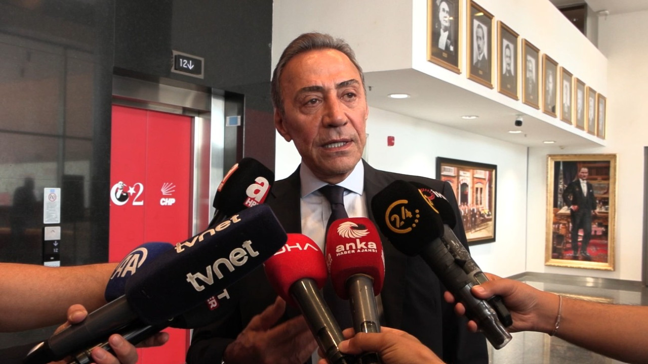 CHP Parti Meclisi'nde toplu istifa sonrası gelişmeleri gösteren görsel.