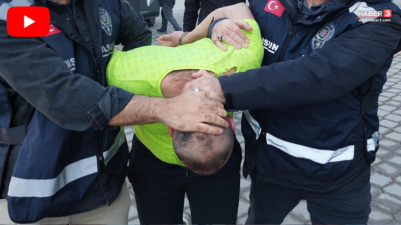 Mahkeme salonunda sanık ve avukatı