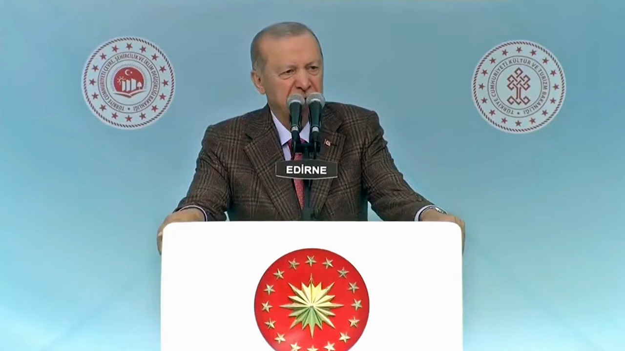 Cumhurbaşkanı Erdoğan konuşma yaparken