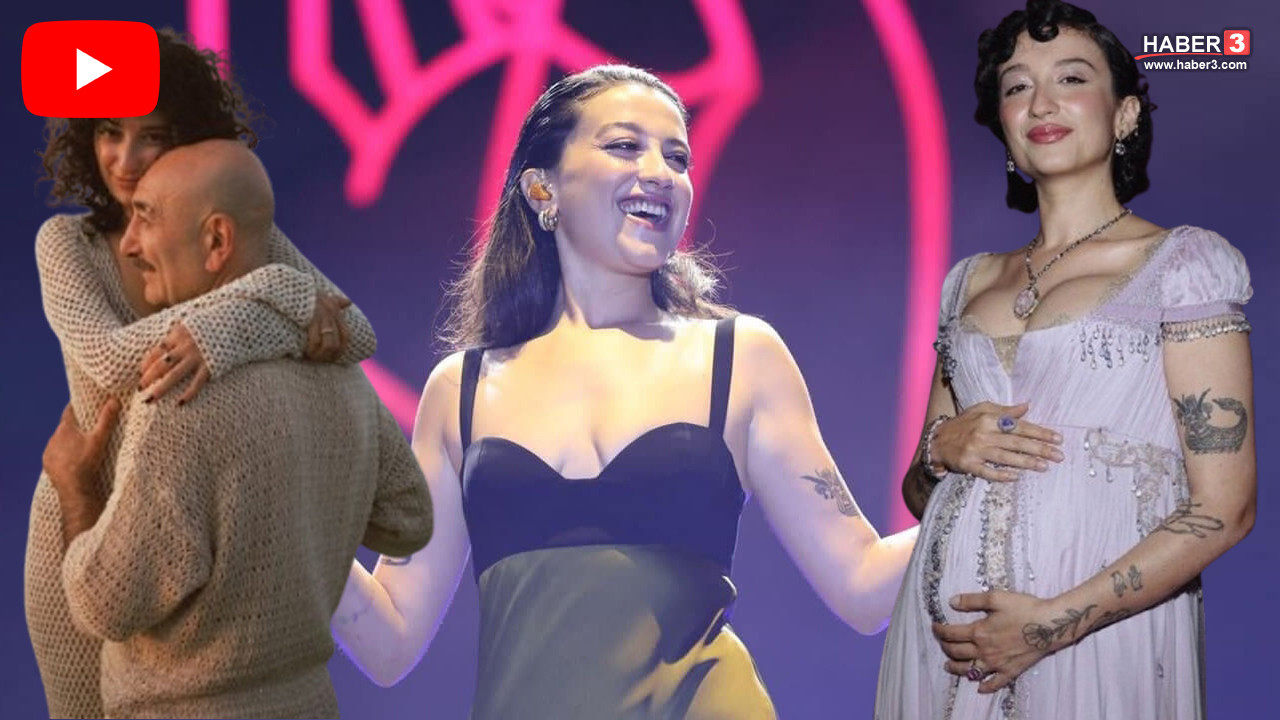 Melike Şahin konser sahnesinde mikrofonla şarkı söylerken
