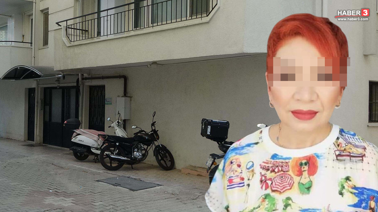 Mahkeme salonunda adalet terazisi figürü.