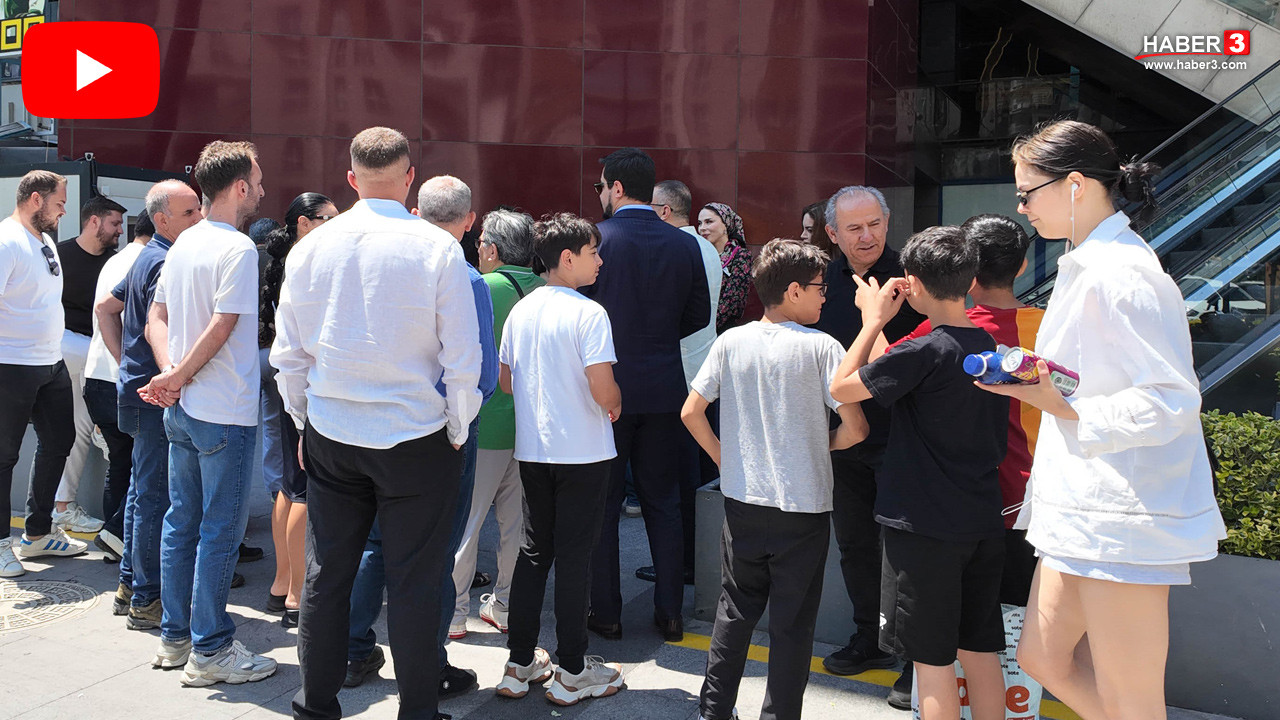 Esenyurt'ta inşaat mağdurları tarafından yapılan eylemden bir görüntü.