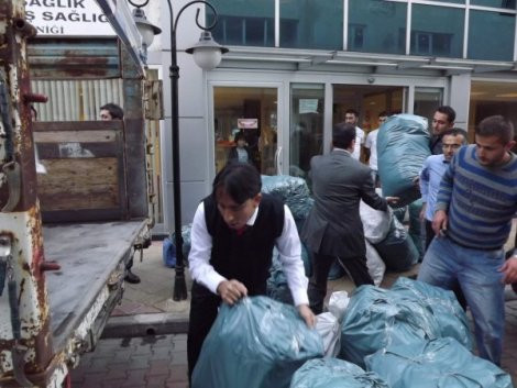 YARDIMLAR VAN ERCİŞ'E ULAŞTI