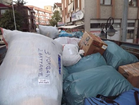 YARDIMLAR VAN ERCİŞ'E ULAŞTI