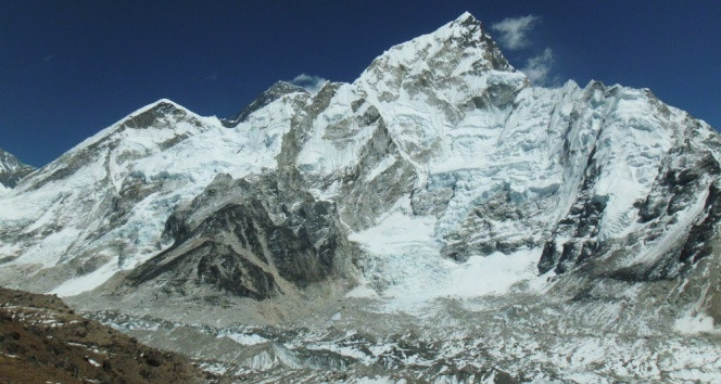 Bilim dünyası şokta: Everest Dağı'nın boyu kısaldı mı ? 