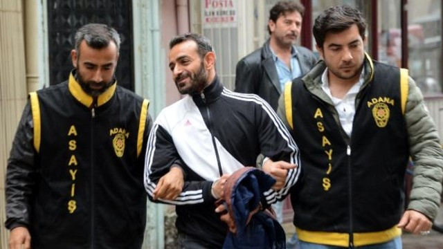 Yenge katili gülerek cezaevine girdi