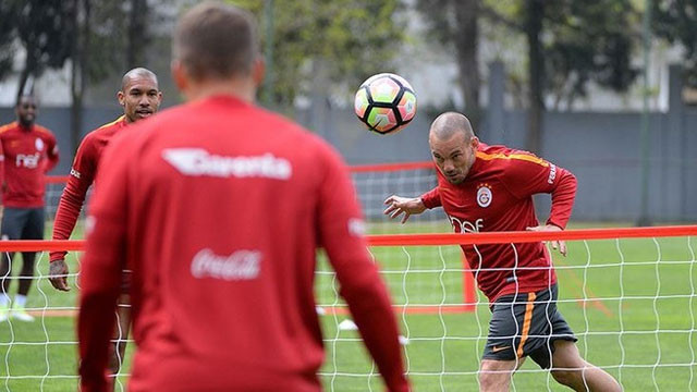 Sneijder'den Fenerbahçe sürprizi !