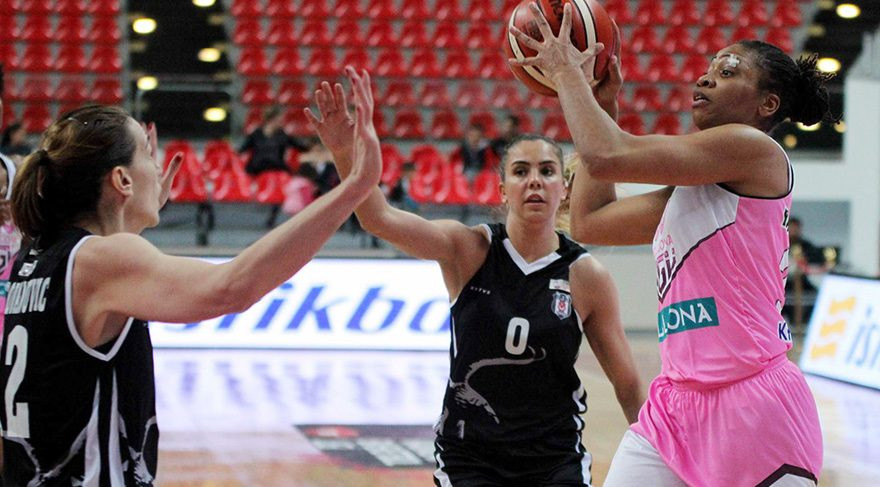 Dişi kartallar yarı finalde