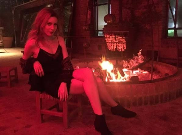 Sinem Kobal'ın 'gece' pozu sosyal medyayı salladı 