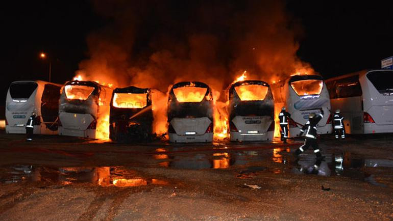 Bursa'da 6 otobüs kül oldu