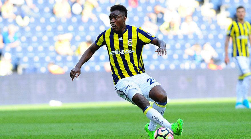 Emenike'den Iraklı futbolcuya şok hareket !