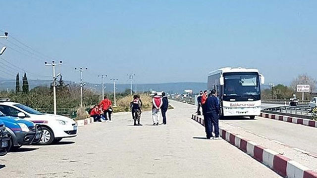 Futbolcuları indirip otobüse el koydular !