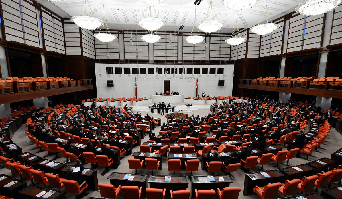 CHP ve HDP'ye fezleke yağmuru