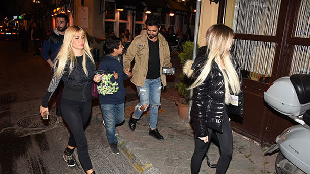 İki sarışın güzelle yakalandı