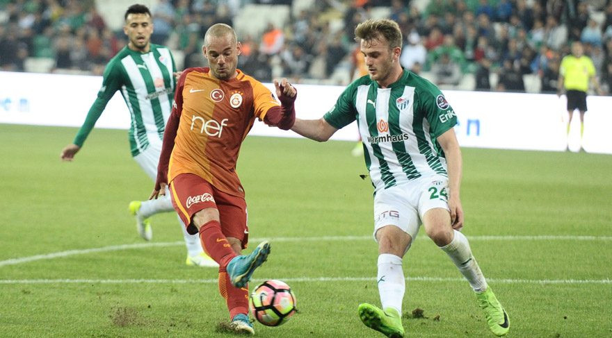 Sneijder Quaresma’yı geçti
