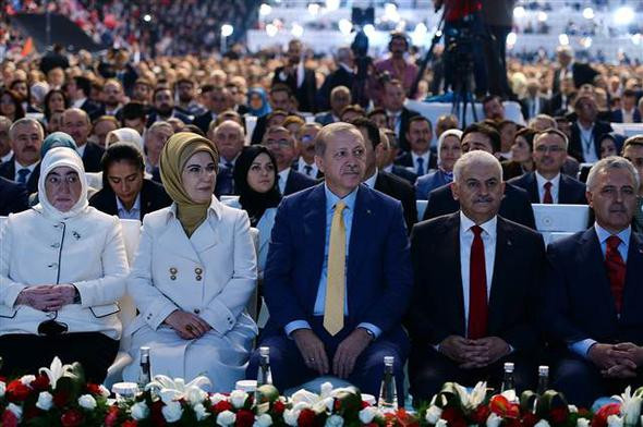 AK Parti kongresinde sürpriz davetli