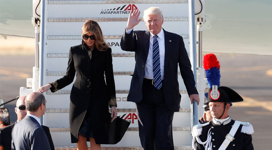 Melanie Trump yine eşinin elini tutmadı 