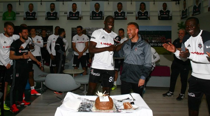 Demba Ba’ya doğum günü sürprizi