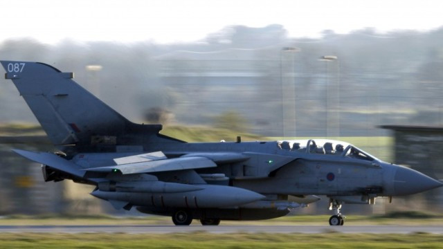 İngiltere'de savaş uçakları acil durumla havalandı