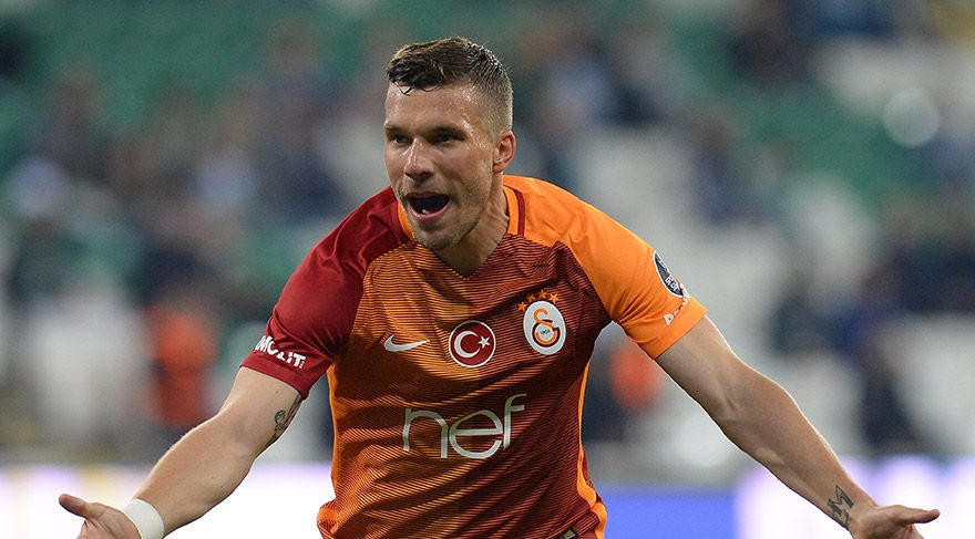 Podolski son kez basının karşısında