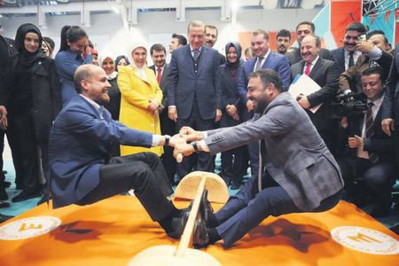 Bilal Erdoğan'ın güreşinde Cumhurbaşkanı hakem oldu 