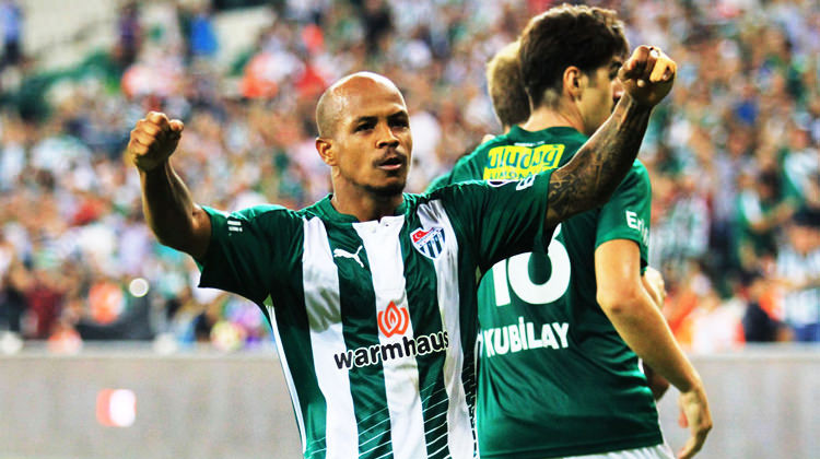 Bursaspor'da iki oyuncu kadro dışı bırakıldı