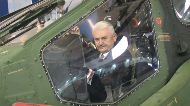 Başbakan Yıldırım ''ATAK'' pilot koltuğunda