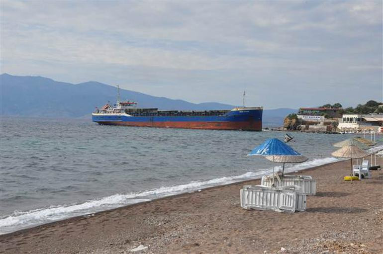 Yük gemisi plaja oturdu !