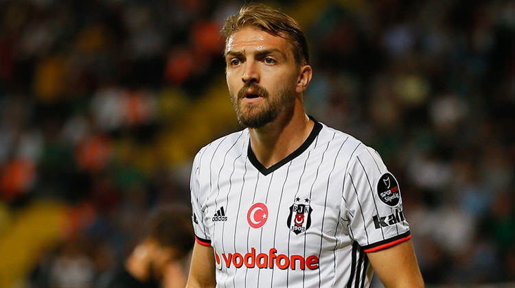 Beşiktaş Caner Erkin’i resmen açıkladı