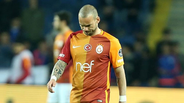 Wesley Sneijder'e kötü haber geldi !
