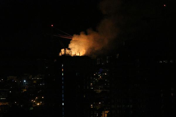 İstanbul'da 33 katlı binada korkutan yangın