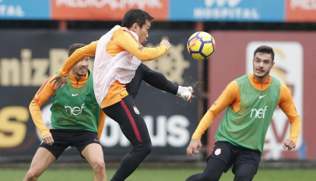 Galatasaray'da Serdar Aziz, Eren Derdiyok, Ozan Kabak ve Nagatomo takımla çalıştı