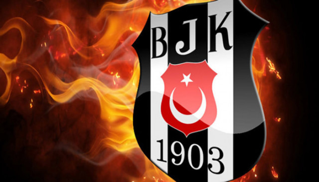 Beşiktaş'ın yıldızı Adriano, Başakşehir maçında sakatlandı