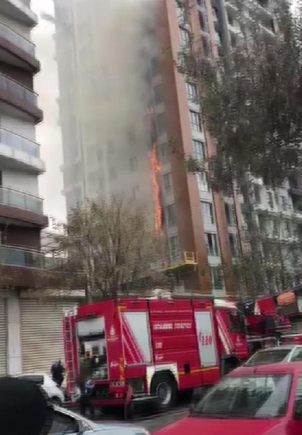 Bağcılar'da 20 katlı binada yangın