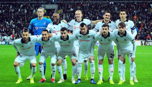 Beşiktaş taraftarı Vagner Love ve Oğuzhan Özyakup'u ıslıkladı