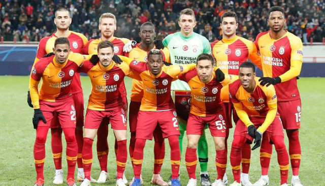 Galatasaray'da Serdar Aziz ve Eren Derdiyok ile yollarını ayırıyor