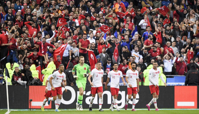 Merih Demiral ve Mert Günok, EURO 2020 Elemeleri'nde haftanın 11'ine seçildi
