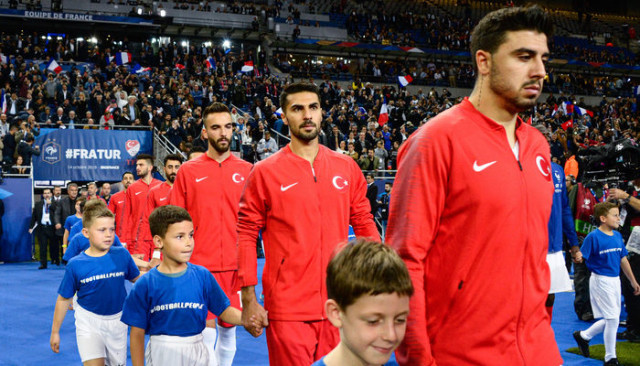 Milan'ın Zeki Çelik'i transfer etmek istediği iddia edildi