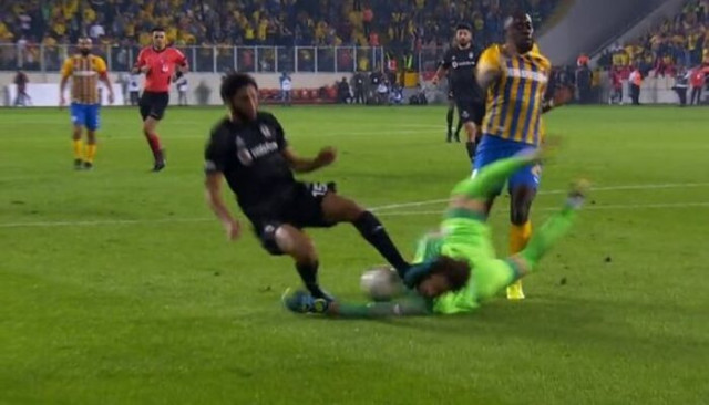 Ankaragücü-Beşiktaş maçında Elneny ile Korcan'ın pozisyonu tartışma yarattı